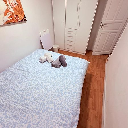 Stunning Flat For 6 People 3 Blocks From The Beach Plus Welcome Breakfast Барселона Экстерьер фото