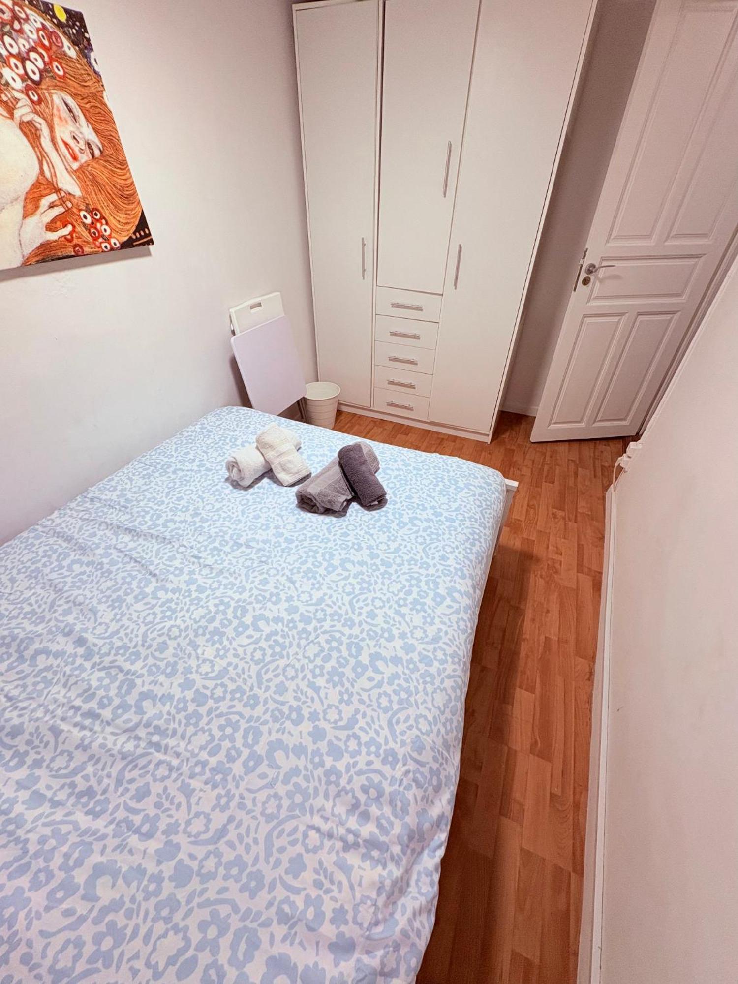 Stunning Flat For 6 People 3 Blocks From The Beach Plus Welcome Breakfast Барселона Экстерьер фото