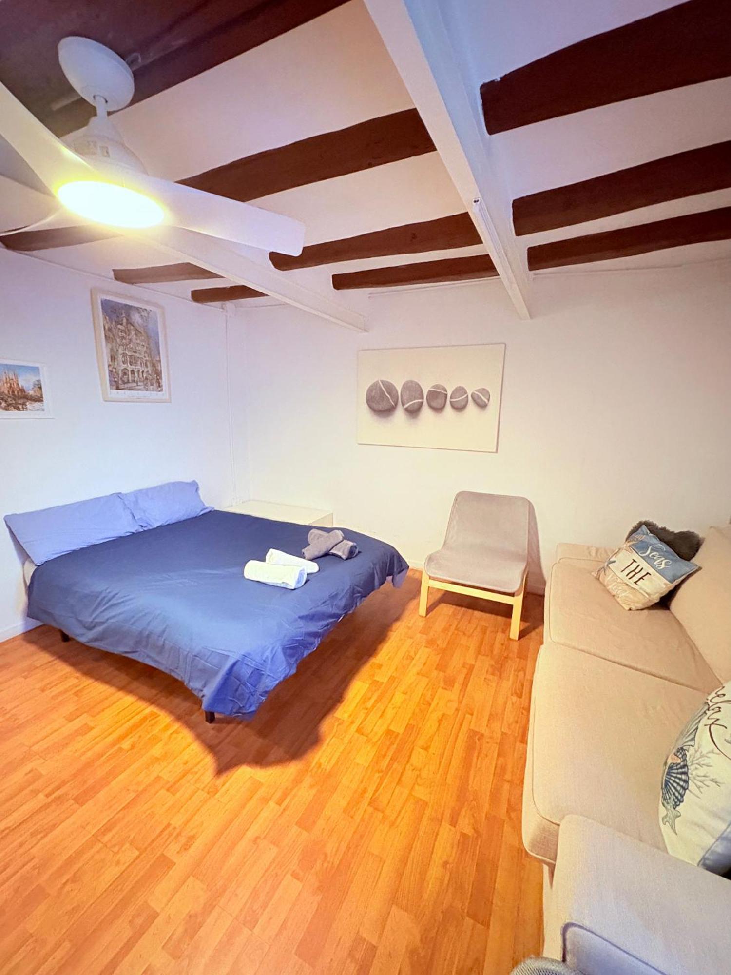 Stunning Flat For 6 People 3 Blocks From The Beach Plus Welcome Breakfast Барселона Экстерьер фото