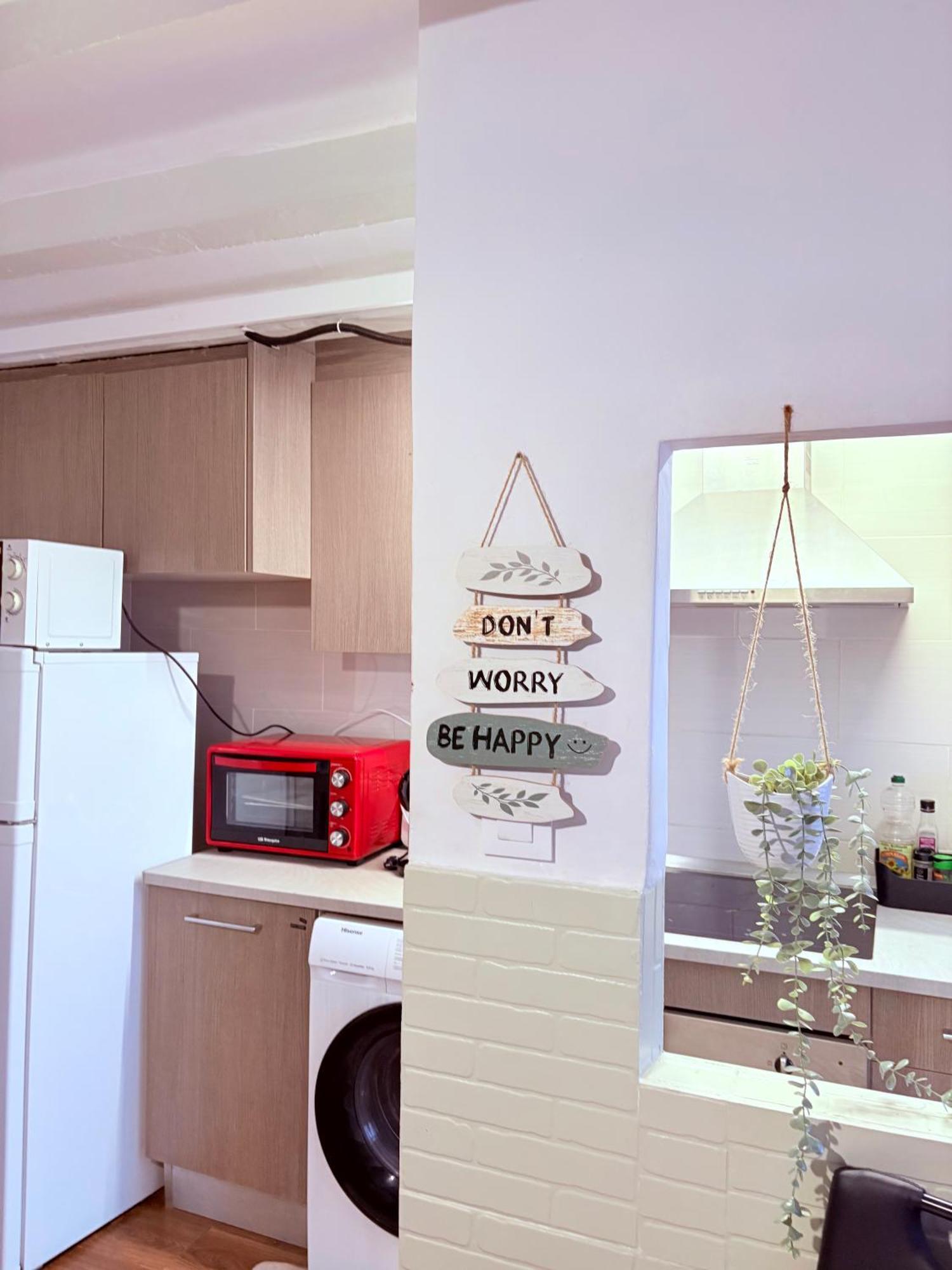 Stunning Flat For 6 People 3 Blocks From The Beach Plus Welcome Breakfast Барселона Экстерьер фото
