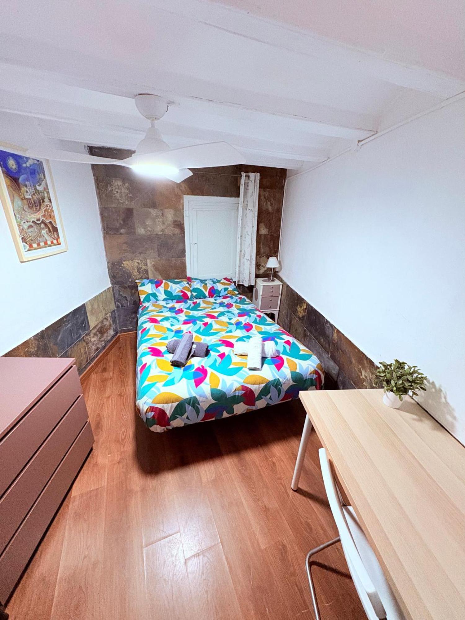 Stunning Flat For 6 People 3 Blocks From The Beach Plus Welcome Breakfast Барселона Экстерьер фото