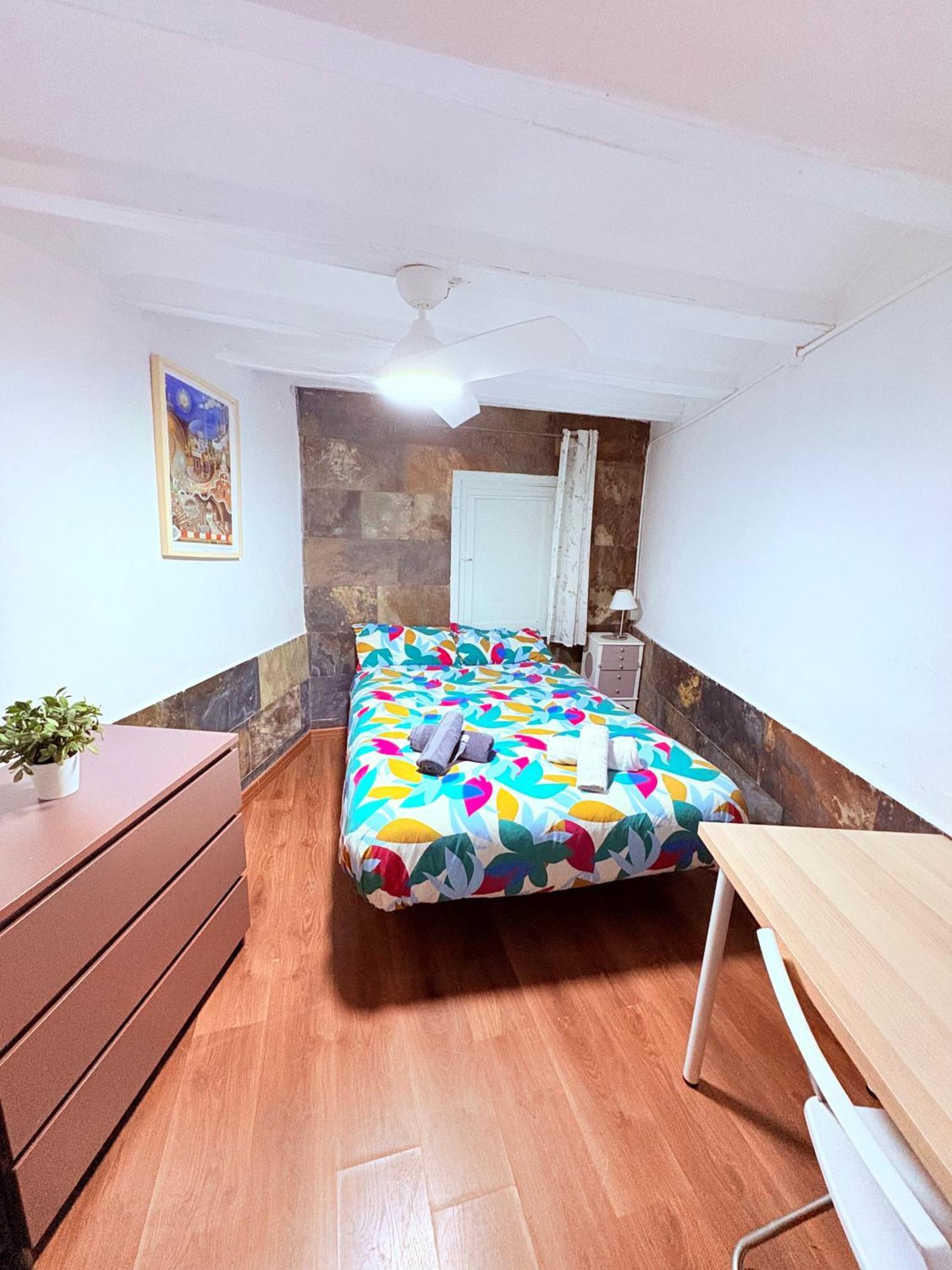 Stunning Flat For 6 People 3 Blocks From The Beach Plus Welcome Breakfast Барселона Экстерьер фото