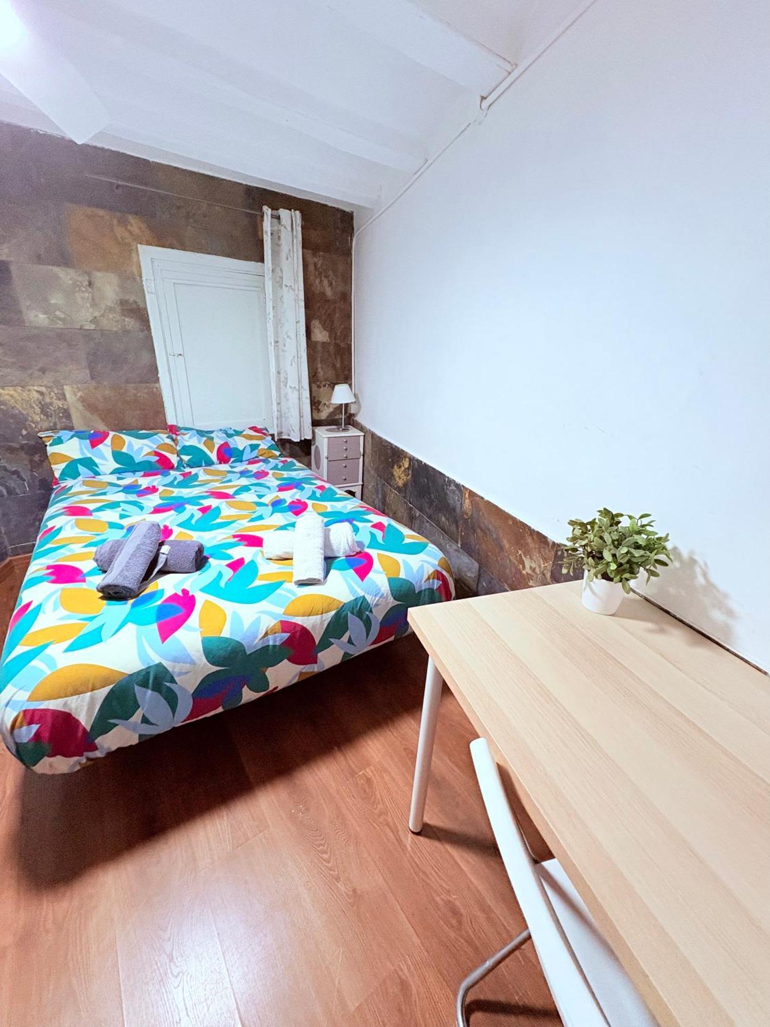 Stunning Flat For 6 People 3 Blocks From The Beach Plus Welcome Breakfast Барселона Экстерьер фото