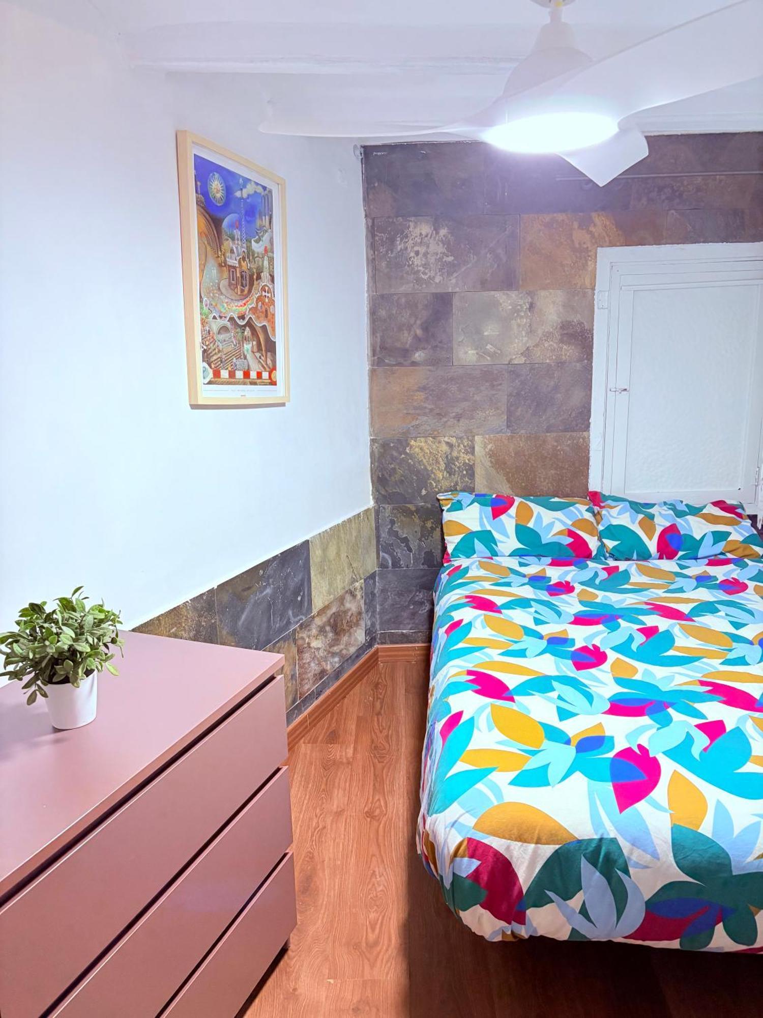 Stunning Flat For 6 People 3 Blocks From The Beach Plus Welcome Breakfast Барселона Экстерьер фото