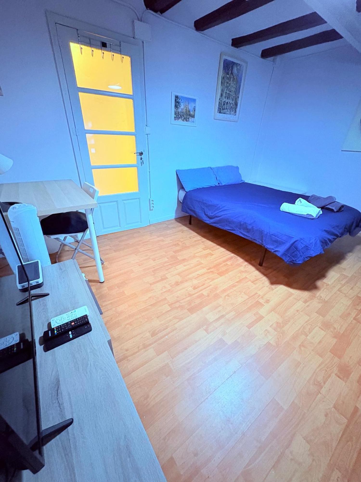 Stunning Flat For 6 People 3 Blocks From The Beach Plus Welcome Breakfast Барселона Экстерьер фото