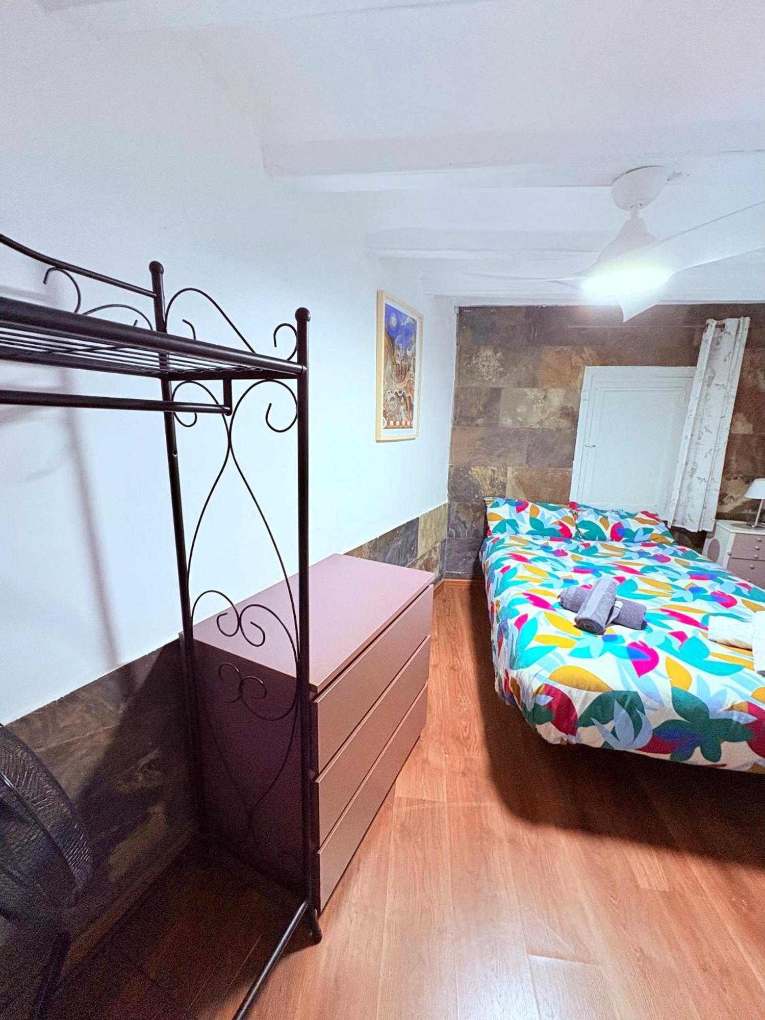 Stunning Flat For 6 People 3 Blocks From The Beach Plus Welcome Breakfast Барселона Экстерьер фото