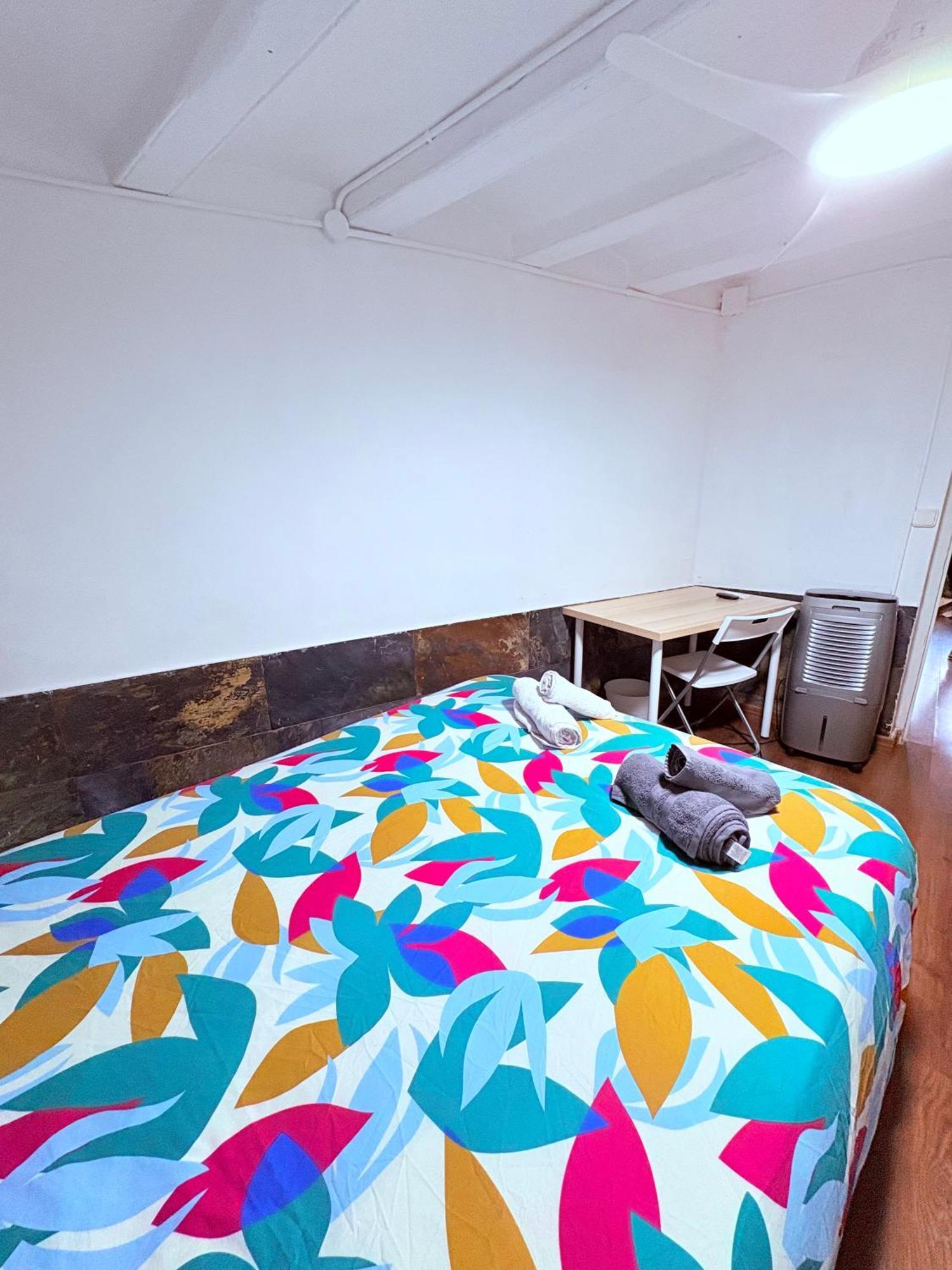 Stunning Flat For 6 People 3 Blocks From The Beach Plus Welcome Breakfast Барселона Экстерьер фото