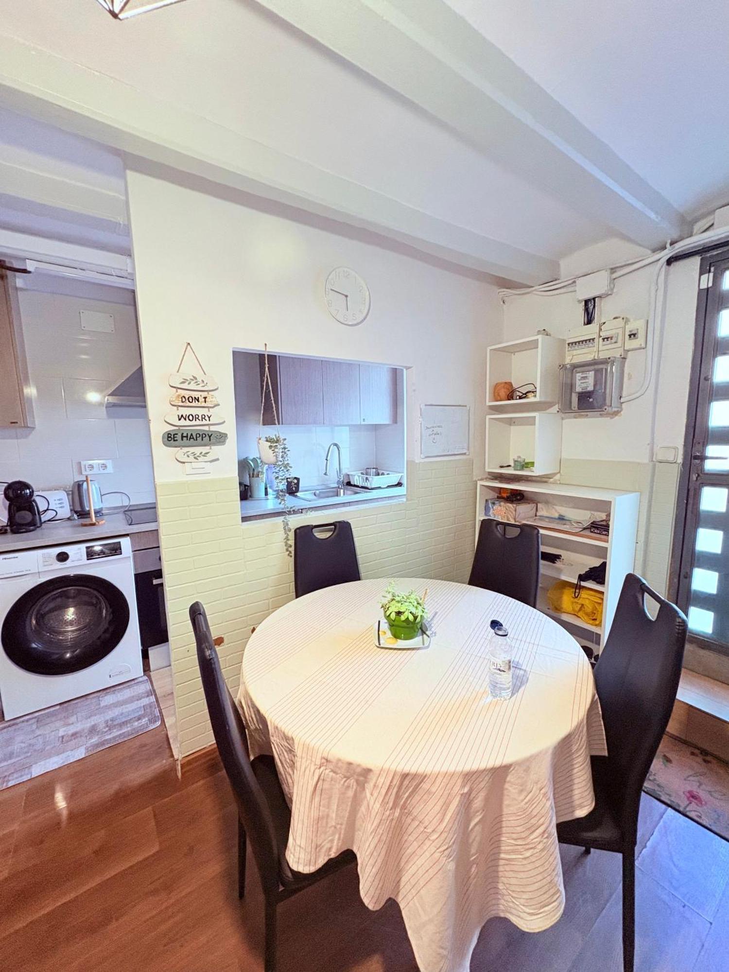 Stunning Flat For 6 People 3 Blocks From The Beach Plus Welcome Breakfast Барселона Экстерьер фото