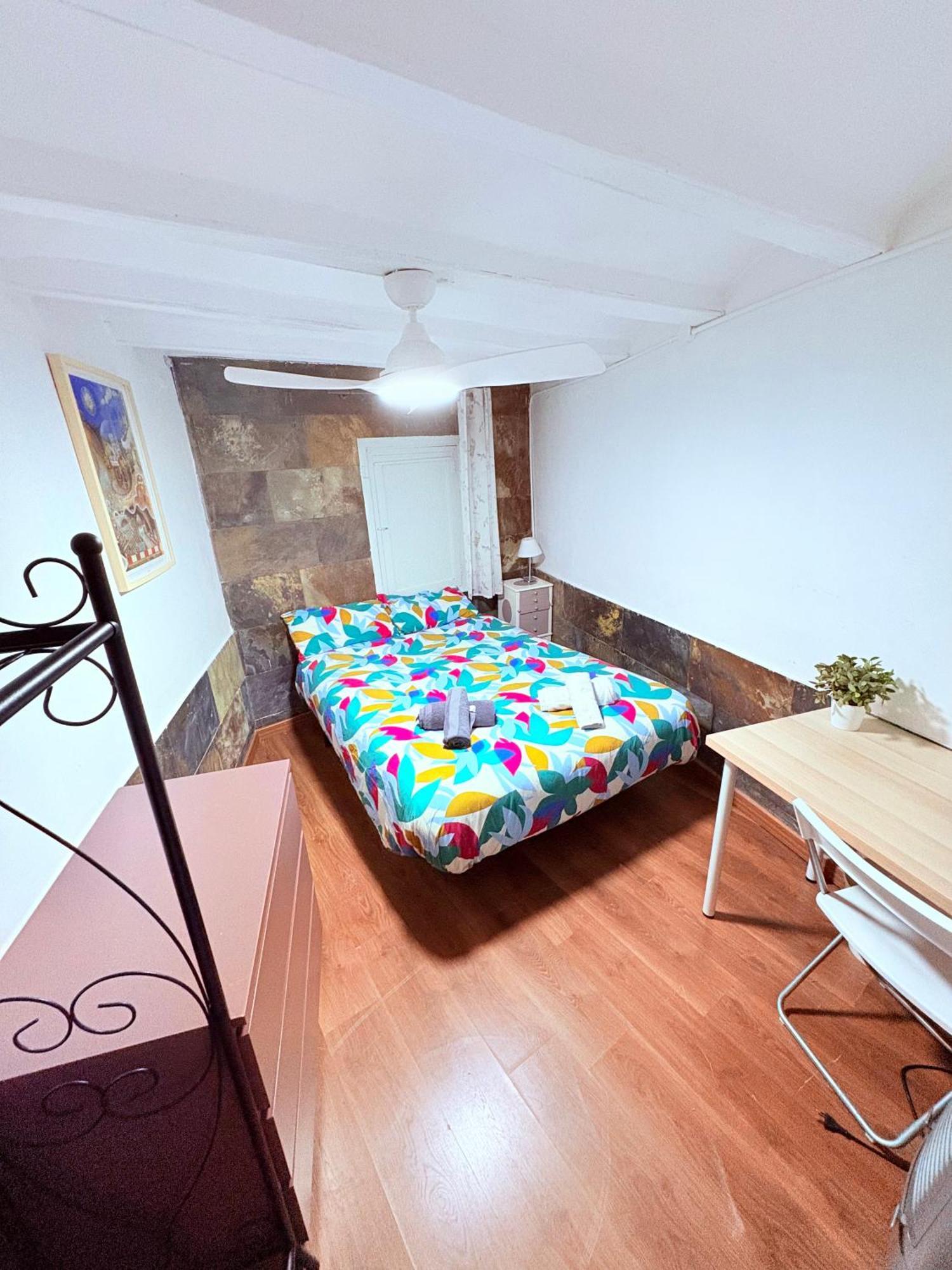 Stunning Flat For 6 People 3 Blocks From The Beach Plus Welcome Breakfast Барселона Экстерьер фото