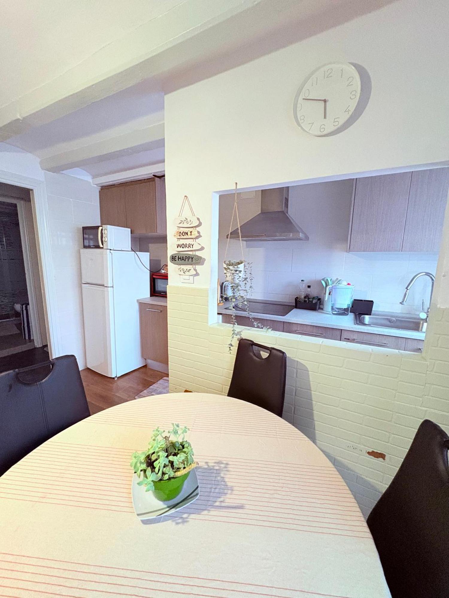 Stunning Flat For 6 People 3 Blocks From The Beach Plus Welcome Breakfast Барселона Экстерьер фото